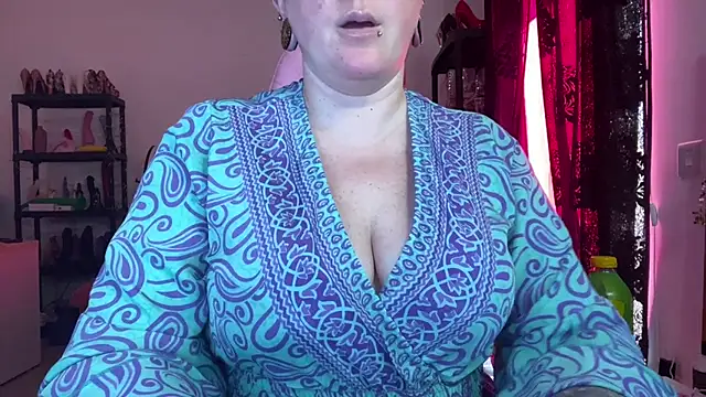 Snapshot of kisicaxx chatting on July 8, 7:31 am kisicaxx online show from July 8, 7:31 am