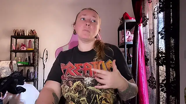 kisicaxx online show from February 25, 2:17 pm