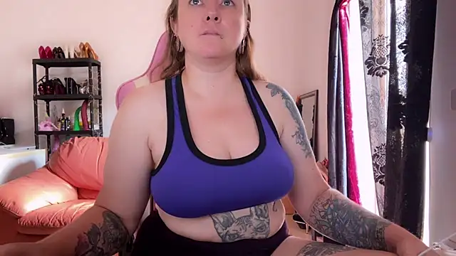 kisicaxx online show from September 18, 7:11 am