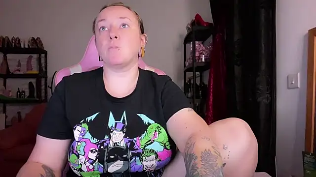 kisicaxx online show from November 6, 6:56 pm