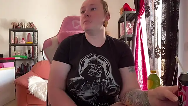 kisicaxx online show from April 15, 1:15 pm