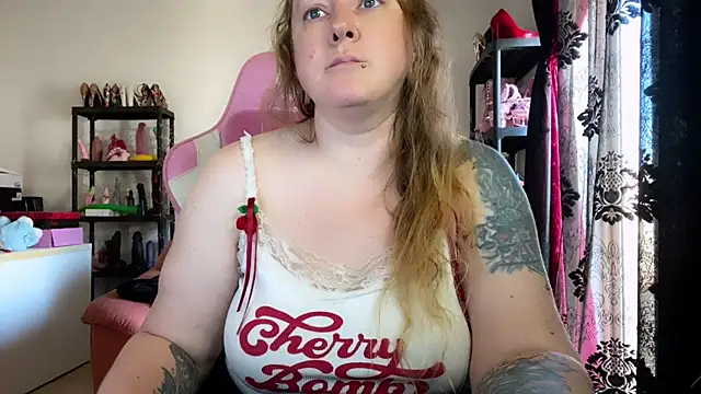 kisicaxx online show from April 5, 1:51 pm