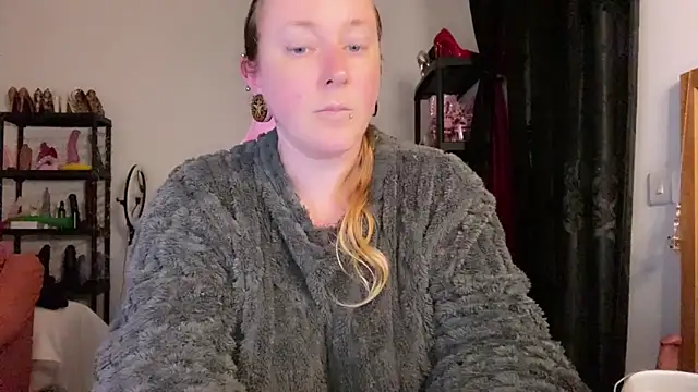 kisicaxx online show from March 12, 7:07 pm