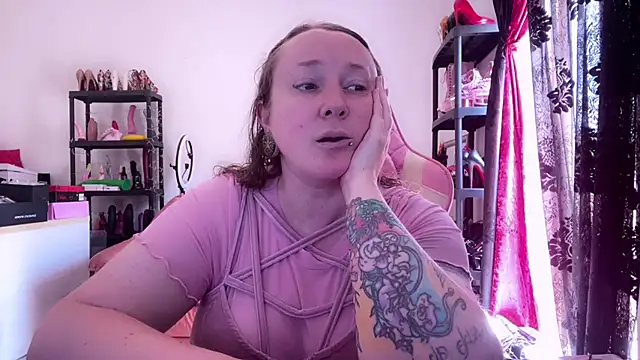 kisicaxx online show from May 26, 8:56 am