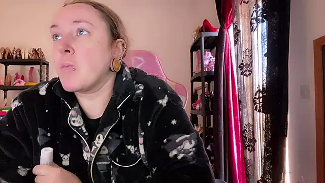 kisicaxx online show from January 12, 12:23 pm