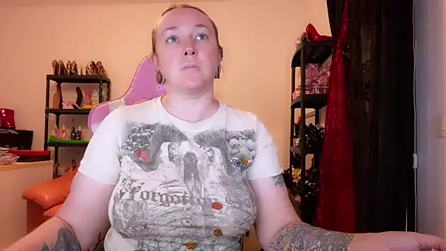 kisicaxx online show from October 29, 5:56 pm