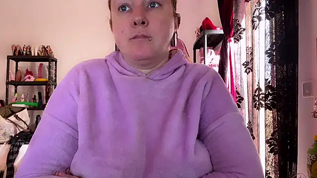 kisicaxx online show from March 3, 9:27 am