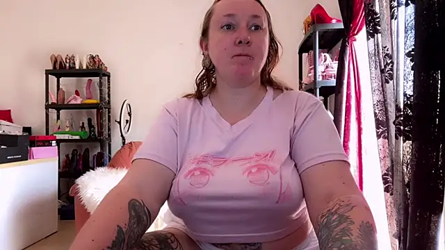 kisicaxx online show from May 12, 8:54 am