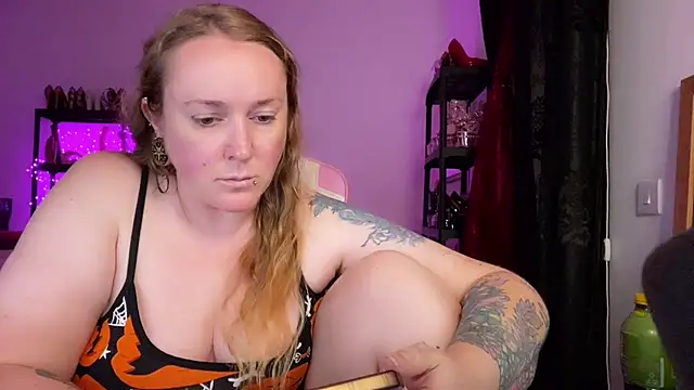 kisicaxx online show from October 30, 8:50 pm