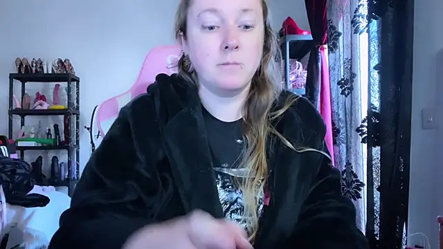 kisicaxx online show from February 17, 2:58 pm