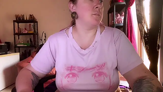 Snapshot of kisicaxx chatting on June 11, 4:31 am kisicaxx online show from June 11, 4:31 am
