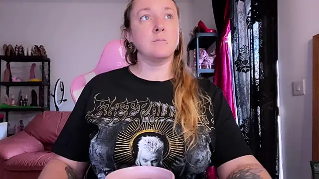 kisicaxx online show from November 3, 3:15 pm