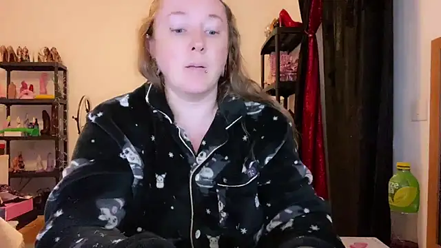 kisicaxx online show from December 14, 6:13 pm