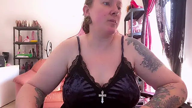 Snapshot of kisicaxx chatting on June 5, 8:31 am kisicaxx online show from June 5, 8:31 am