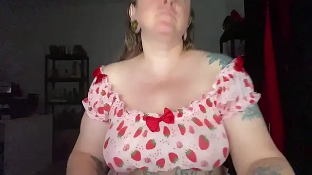 Snapshot of kisicaxx chatting on July 10, 3:50 am kisicaxx online show from July 10, 3:50 am