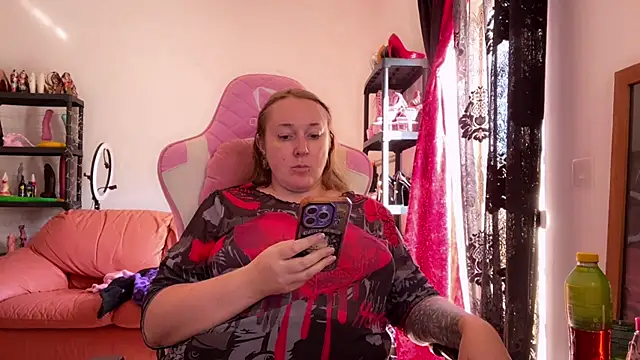 kisicaxx online show from October 31, 8:55 am