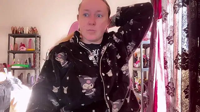 kisicaxx online show from February 13, 7:52 am