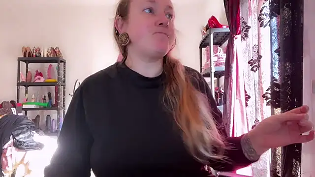 kisicaxx online show from February 19, 8:11 am