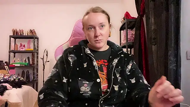 kisicaxx online show from January 14, 4:43 pm