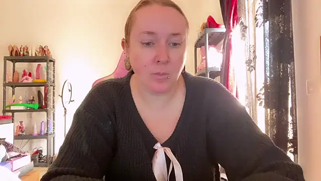 kisicaxx online show from December 18, 9:25 am