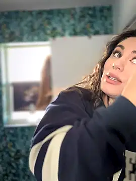 Snapshot of lovely_beast chatting on November 8, 5:27 pm lovely beast online show from November 8, 5:27 pm