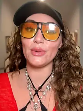 lovely beast online show from February 25, 10:20 pm