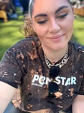 lovely beast online show from March 1, 9:37 pm