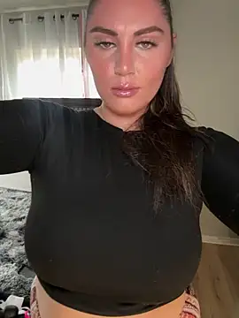 lovely beast online show from February 5, 6:04 pm