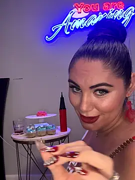 Snapshot of lovely_beast chatting on November 14, 6:33 pm lovely beast online show from November 14, 6:33 pm