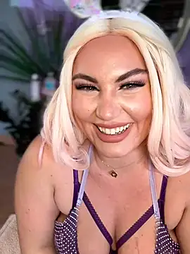 lovely beast online show from April 3, 8:26 pm