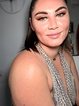 lovely beast online show from February 19, 6:05 pm