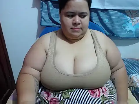 hotlesby4uxxx online show from June 3, 11:42 pm