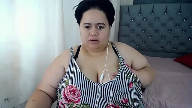 Snapshot of hotlesby4uxxx chatting on December 12, 7:59 pm hotlesby4uxxx online show from December 12, 7:59 pm