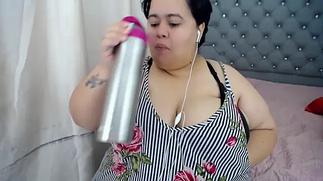 Snapshot of hotlesby4uxxx chatting on December 5, 11:01 pm hotlesby4uxxx online show from December 5, 11:01 pm