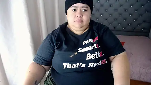 Snapshot of hotlesby4uxxx chatting on December 19, 12:01 pm hotlesby4uxxx online show from December 19, 12:01 pm