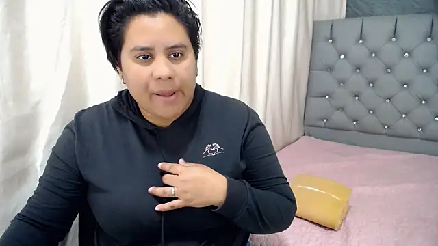 Snapshot of hotlesby4uxxx chatting on December 3, 7:39 pm hotlesby4uxxx online show from December 3, 7:39 pm