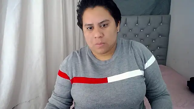 Snapshot of hotlesby4uxxx chatting on December 26, 1:32 pm hotlesby4uxxx online show from December 26, 1:32 pm