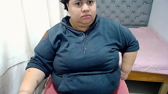 Snapshot of hotlesby4uxxx chatting on December 4, 7:39 pm hotlesby4uxxx online show from December 4, 7:39 pm