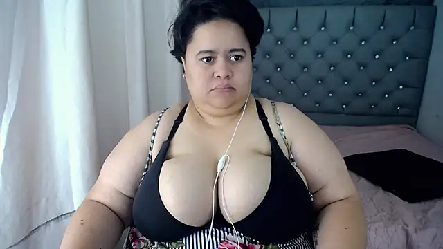 Snapshot of hotlesby4uxxx chatting on December 16, 5:00 pm hotlesby4uxxx online show from December 16, 5:00 pm