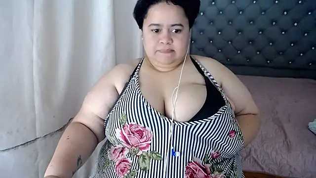 Snapshot of hotlesby4uxxx chatting on December 28, 4:52 pm hotlesby4uxxx online show from December 28, 4:52 pm