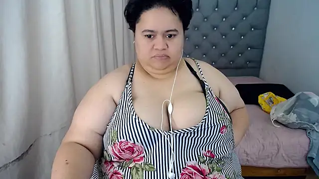 Snapshot of hotlesby4uxxx chatting on December 27, 4:54 pm hotlesby4uxxx online show from December 27, 4:54 pm