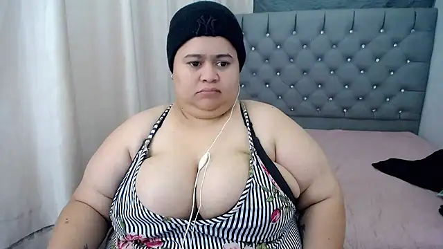 Snapshot of hotlesby4uxxx chatting on December 2, 11:02 pm hotlesby4uxxx online show from December 2, 11:02 pm