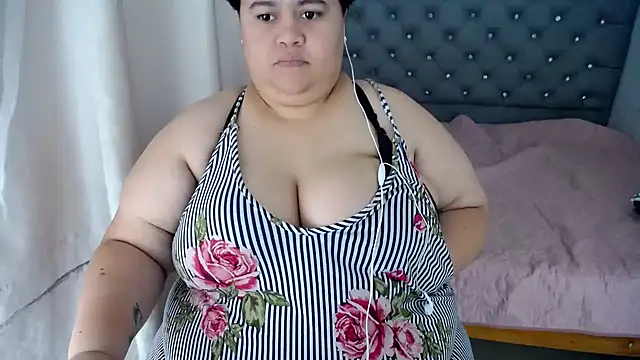 Snapshot of hotlesby4uxxx chatting on December 18, 3:55 pm hotlesby4uxxx online show from December 18, 3:55 pm