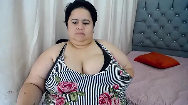 Snapshot of hotlesby4uxxx chatting on December 6, 10:46 pm hotlesby4uxxx online show from December 6, 10:46 pm