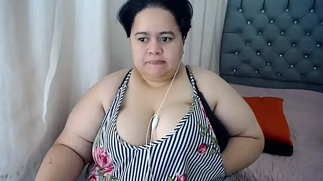 Snapshot of hotlesby4uxxx chatting on December 10, 10:47 pm hotlesby4uxxx online show from December 10, 10:47 pm