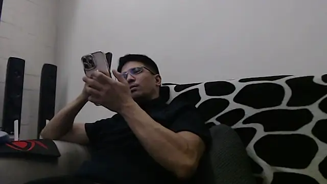 Snapshot of SebastianReiss chatting on October 4, 5:47 pm SebastianReiss online show from October 4, 5:47 pm