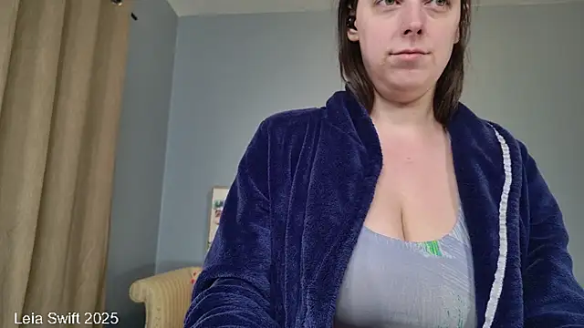 Snapshot of LeiaSwift chatting on March 7, 12:01 pm LeiaSwift online show from March 7, 12:01 pm