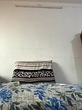 licksimmi online show from December 16, 5:59 am