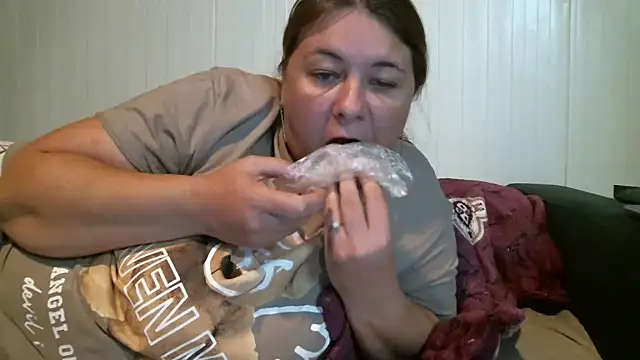 kynga10 online show from December 3, 6:11 pm