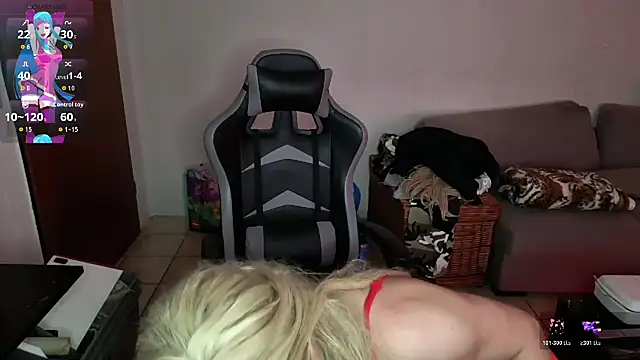 Snapshot of kimberjames84 chatting on November 17, 9:52 pm kimberjames84 online show from November 17, 9:52 pm